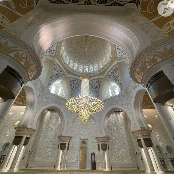 'Nós estamos na maior Mesquita do mundo! Que chique', comentou Maiara