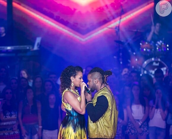 Amarildo Fire e Vanessa Borges, participantes do 'The Voice Brasil', cantaram juntos na segunda noite das Batalhas