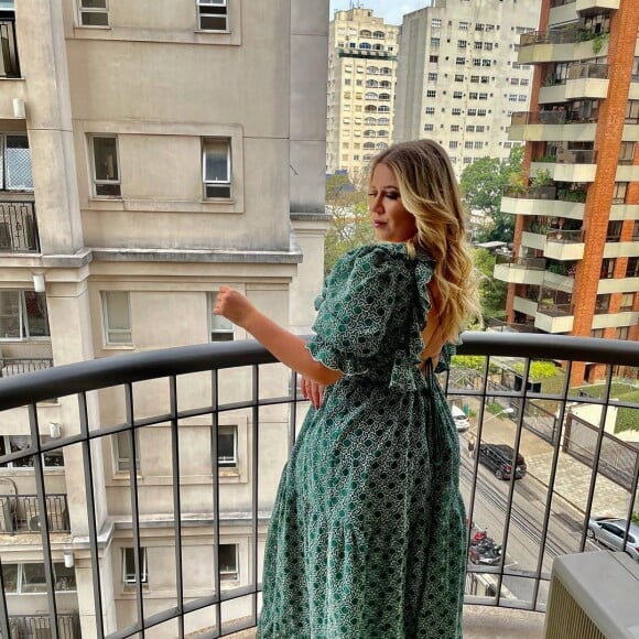 Marília Mendonça capricha em looks cheios de estilo