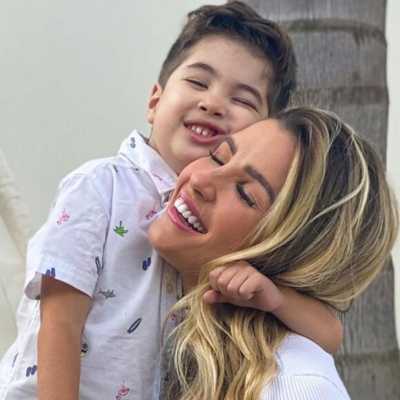 Ex-BBB Aline Gotschalg comentou volta do filho às aulas um ano após isolamento