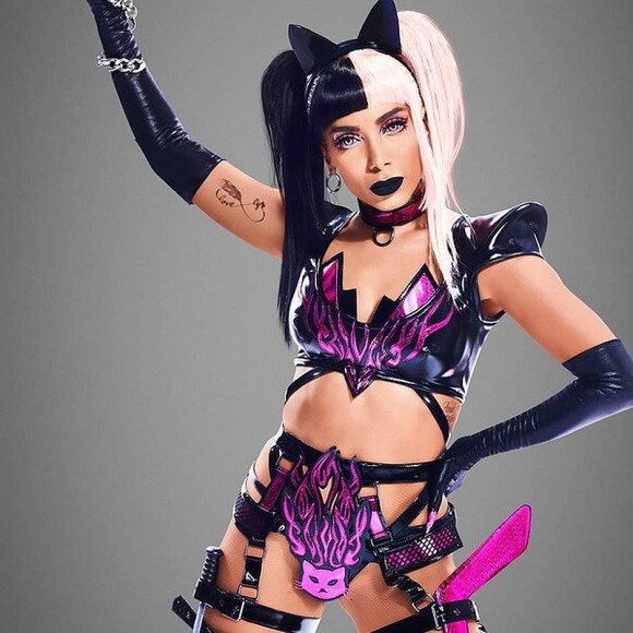 Anitta com o look do clipe 'Modo Turbo'