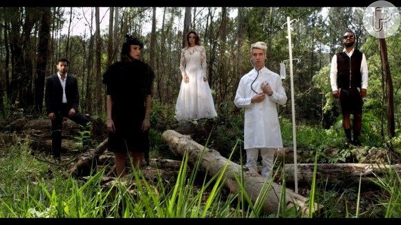 Vanessa Gerbelli aparece de branco no clipe 'Canto de Ossanha', de Rodrigo Pitta
