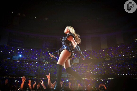 Beyoncé faz performance no show da Super Bowl