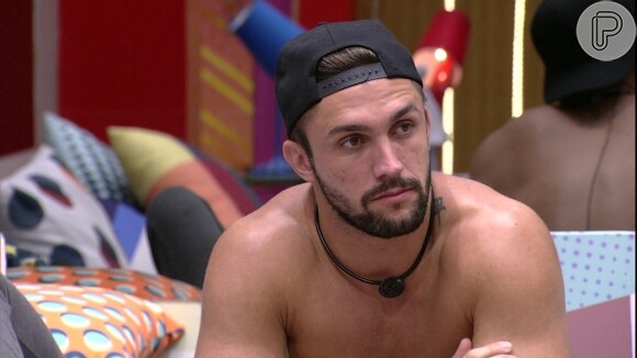 'Ele falou que você ia votar em mim e é para eu tomar cuidado com você', disse Fiuk sobre Arthur no 'BBB21'