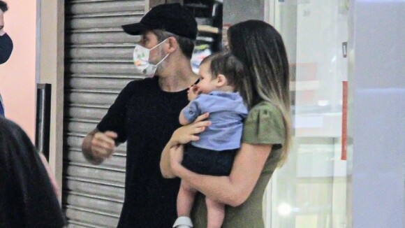 3º filho de Giovanna Ewbank e Bruno Gagliasso usa visual estiloso passeio no shopping