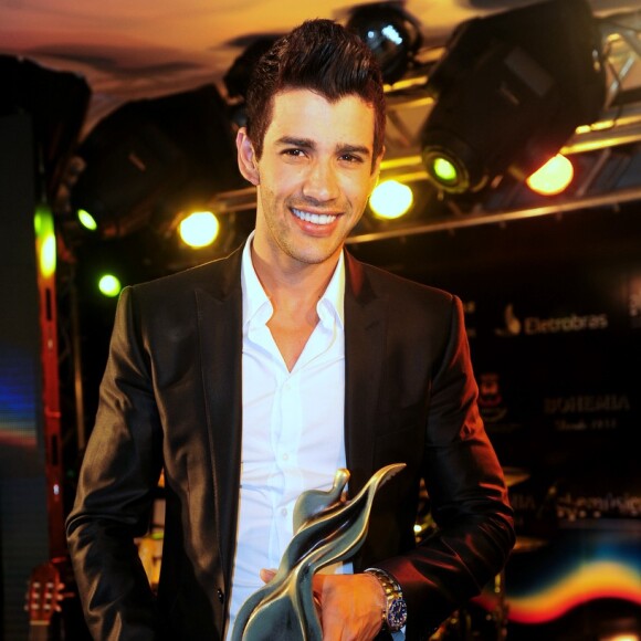 Gusttavo Lima, em 2013, dispensa barba