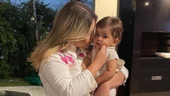 Marília Mendonça dança com o filho, Leo, em vídeo e brinca: 'Esquema favorito'