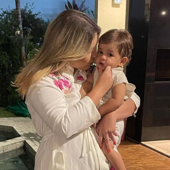 Marília Mendonça dança com o filho, Leo, em vídeo, em 27 de fevereiro de 2021