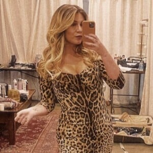 Marília Mendonça usa vestido animal print grifado e Maiara reage: 'Linda, mas que bagunça'