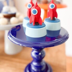 Festa de 1 ano do filho de Giselle Itié e Guilherme Winter, Pedro Luna, teve docinhos e biscoitos