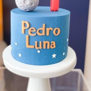 Filho de Giselle Itié e Guilherme Winter, Pedro Luna fez 1 ano com direito a um pequeno bolo