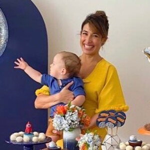 Filho de Giselle Itié e Guilherme Winter, Pedro Luna se encantou com balão em forma de lua na sua festa de 1 ano