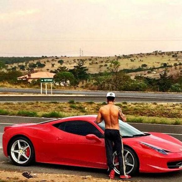 Gusttavo Lima quis deixar sua Ferrari na sala de casa após separação de Andressa Suita