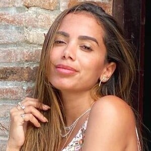 Anitta dispara: 'Chego à conclusão de que faço mais justiça à palavra do que muitos caras por aí que querem mulheres damas, mas não têm nada de cavalheiro'