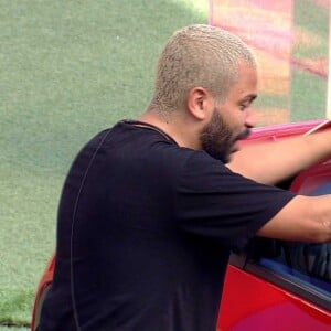 'BBB 21': Projota ganha Anjo, promete carro ao pai e web aponta. 'Arthur imunizado'