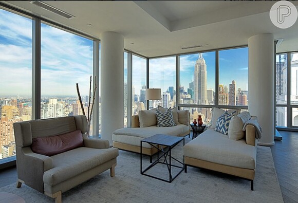 Gisele Bündchen e Tom Brady colocaram o apartamento do casal em Nova York para alugar. Quem quiser morar no imóvel, de 2 mil m², terá que desembolsar a bagatela de U$$ 40 mil, pouco mais de R$ 100 mil por mês