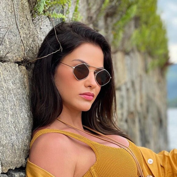 Andressa Suita conquistou elogios de famosos em foto de biquíni