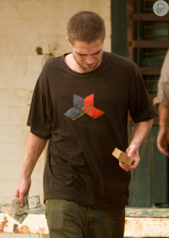 Robert Pattinson está no deserto australiano filmando 'The Rover'