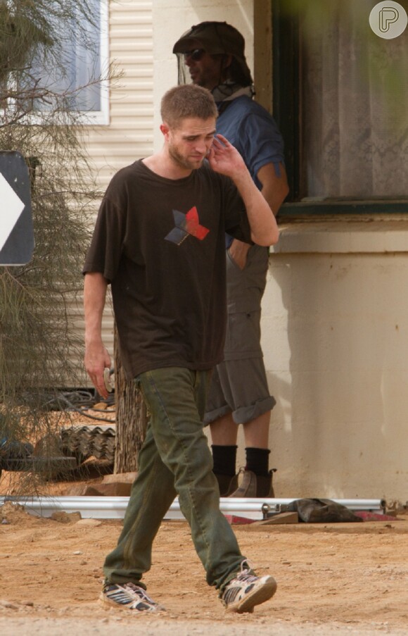 Robert Pattinson está no deserto australiano filmando 'The Rover'