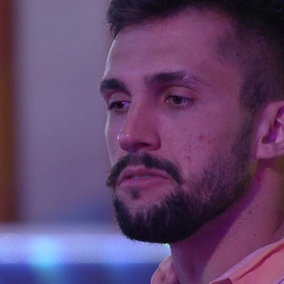 'BBB 21': festa de Gilberto teve Arthur avaliando futuro da relação com Carla Diaz: 'Acho que a gente vai dar uma conversada'