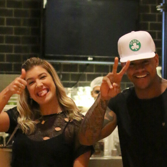 Lore Improta e Léo Santana anunciaram gravidez do primeiro filho 1 mês após casamento