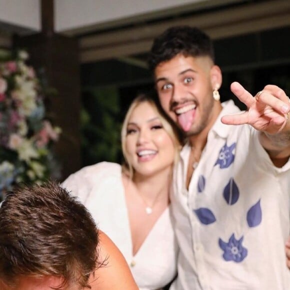 Leonardo aparece de camiseta em casamento civil de Virginia Fonseca Zé Felipe