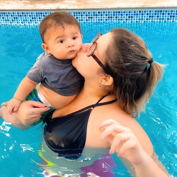 Marília Mendonça tem aproveitado o período de quarentena para ficar mais próxima ao filho