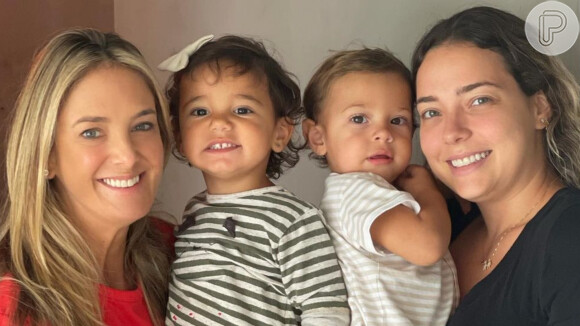 Ticiane Pinheiro e Carol Dantas reuniram os filhos em fotos. Apresentadora dá colo a Manuella, sua caçula, e influencer faz o mesmo com Valentin, seu mais novo