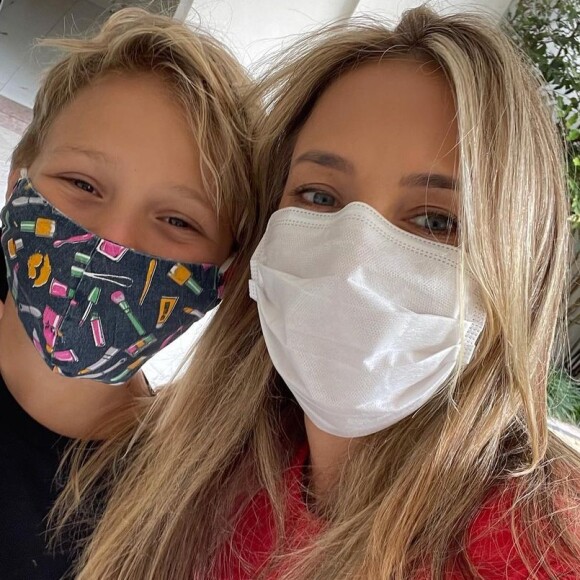 Ticiane Pinheiro posou com Davi Lucca, filho de Neymar e Carol Dantas