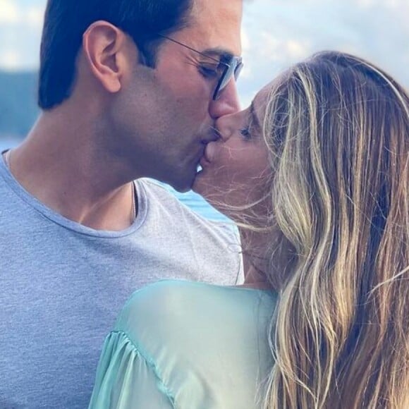 Bárbara Evans se casa com Gustavo Theodoro em viagem à Tanzânia