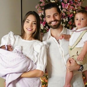 Alok e a mulher, Romana Novais, deram colo para os filhos, Ravi e Raika, ao dançarem 'Liberdade - Quando o Grave Bate Forte'