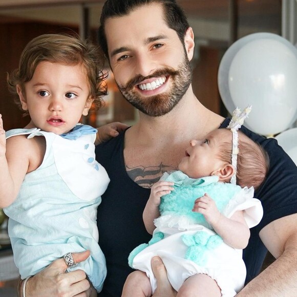 Alok reuniu os filhos com Romana Novais, para celebrar os 4 meses de Raika