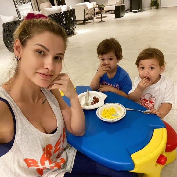 Andressa Suita teve vídeo 'invadido' por filhos com Gusttavo Lima