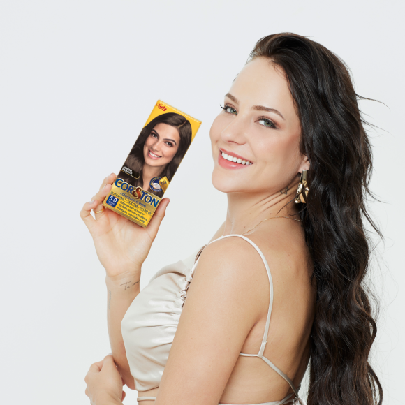 Morena, Gabi Martins brinca com a diferença de idade para o namorado: 'Eu em 2005'