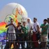 Leticia Spiller vai à Parada Gay no Rio de Janeiro