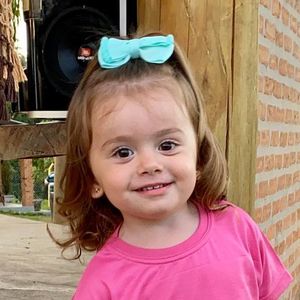 Filha de Thaeme Mariôto, Liz vem chamando atenção pelo tamanho: 'Mocinha!'