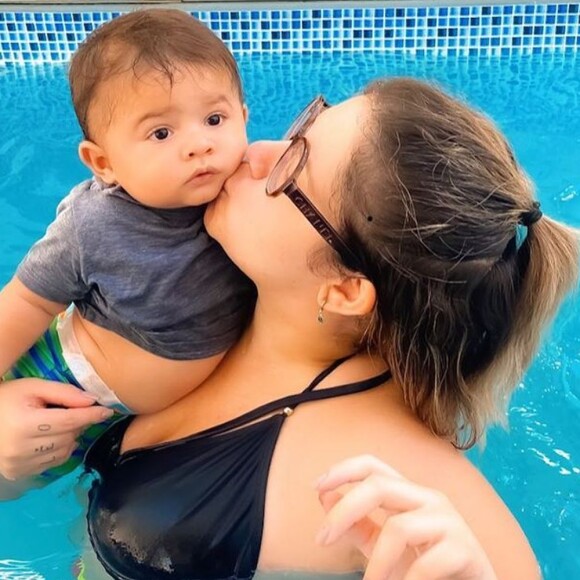 Marília Mendonça e Murilo Huff babaram ao ver o filho, Léo, dedilhando o violão