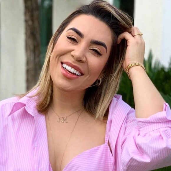 Naiara Azevedo passou por uma hermonização facial e mostrou o antes e depois do procedimento