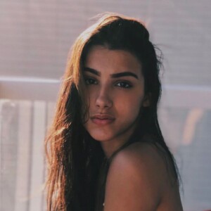 Neta de Gretchen, Bia Miranda gosta da exposição nas redes sociais e se vê como influenciadora digital