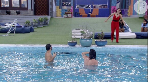 No 'BBB21', Gilberto e Fiuk pularam pelados na piscina para comemorarem a volta do Paredão
