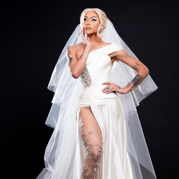 De vestido de noiva, Pabllo Vittar nega casamento e aponta sobre carreira: 'Nova era'