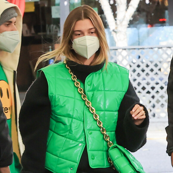 Rosie Huntington-Whiteley também inspira Hailey Bieber: 'É um exemplo perfeito de uma mulher bonita, clássica e sofisticada'