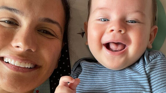 Kyra Gracie posa com o filho e bebê rouba a cena abrindo um sorrisão: 'Guri bonito'