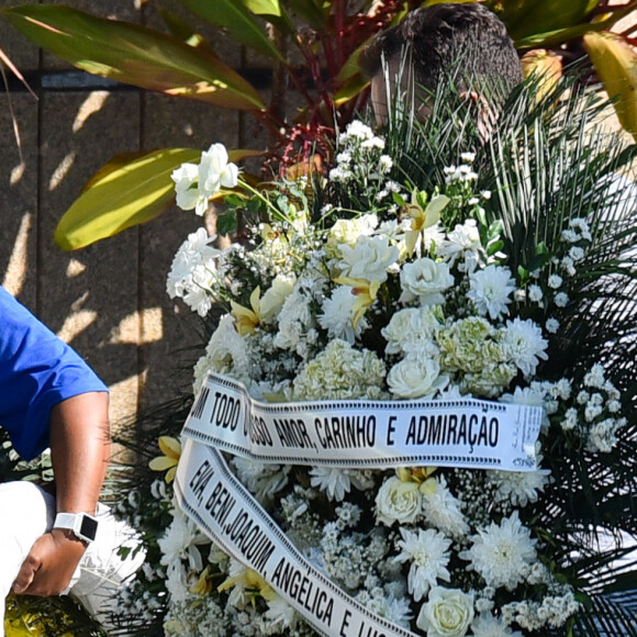 Luciano Huck e Angélica enviaram uma coroa de flores a Paulo Gustavo