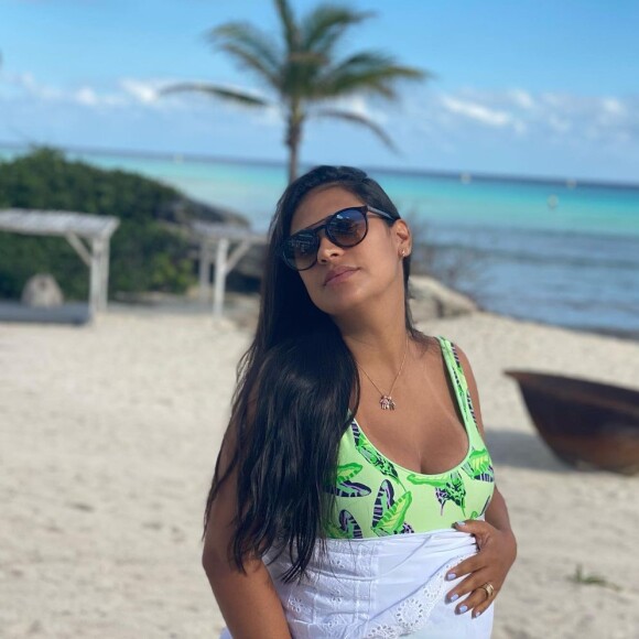 Simone contou não ter feito sexo com marido devido à sangramento no pós-parto Zaya