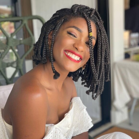 Erika Januza comemorou aniversário com foto nas redes sociais nesta sexta-feira (7)