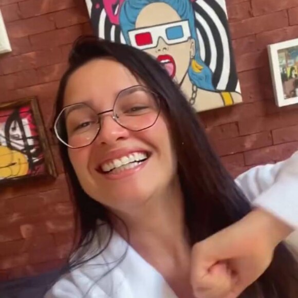 Juliette está hospedada na casa de Anitta, no Rio de Janeiro