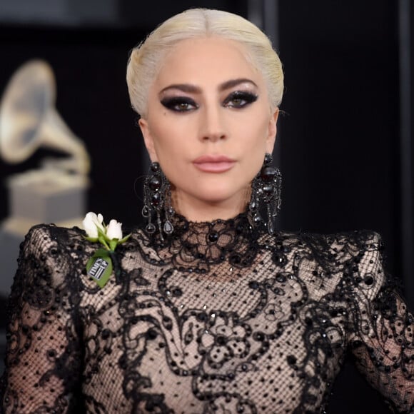 Lady Gaga revela ter sido vítima de abuso sexual