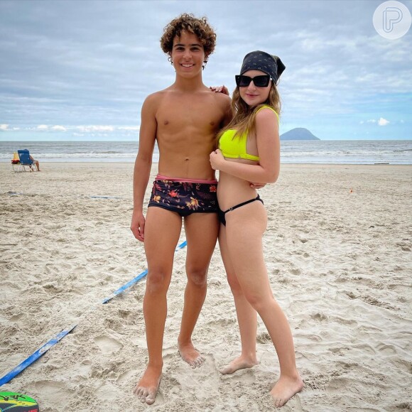 Igor Jansen e Sophia Valverde curtiram passeio na praia em 2021