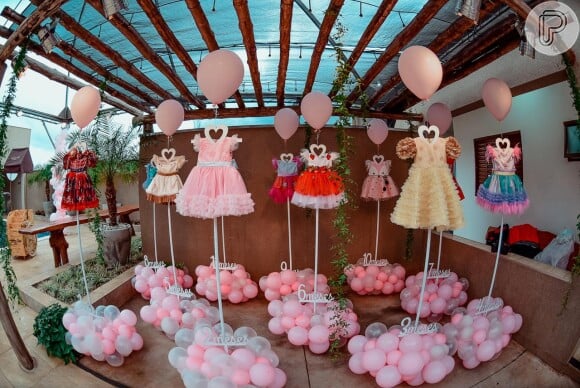 Filha de Natália Toscano e Zé Neto, Angelina exibiu em sua festa de 1º aniversário os vestidos que usou em cada comemoração de mesversário